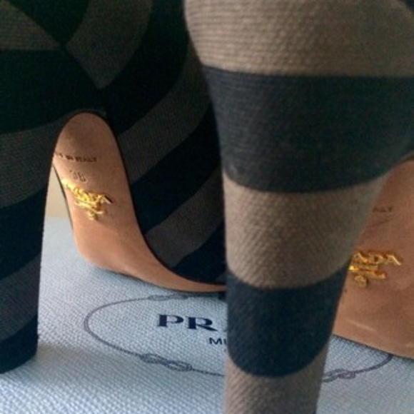 Prada Black/Grey Pumps - Picture 3 of 6